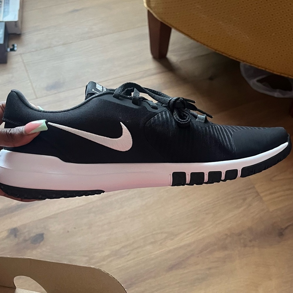 Nike Flex Control TR4 in Black and White